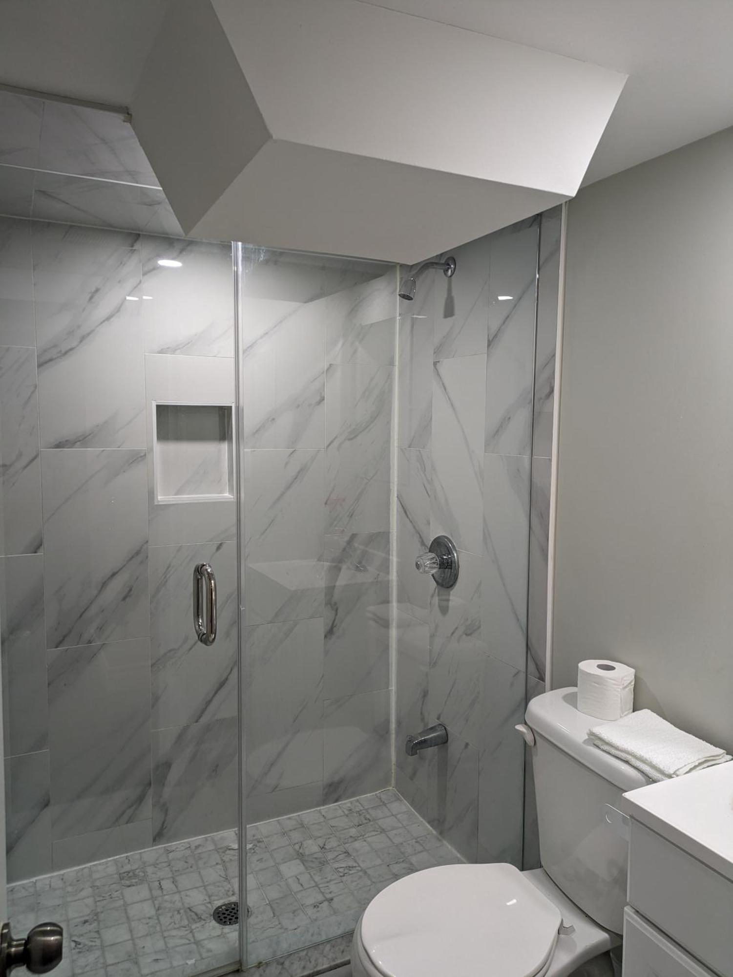 Stunning Furnished 2Bedroom/2Washroom Apartment Brampton Exteriör bild