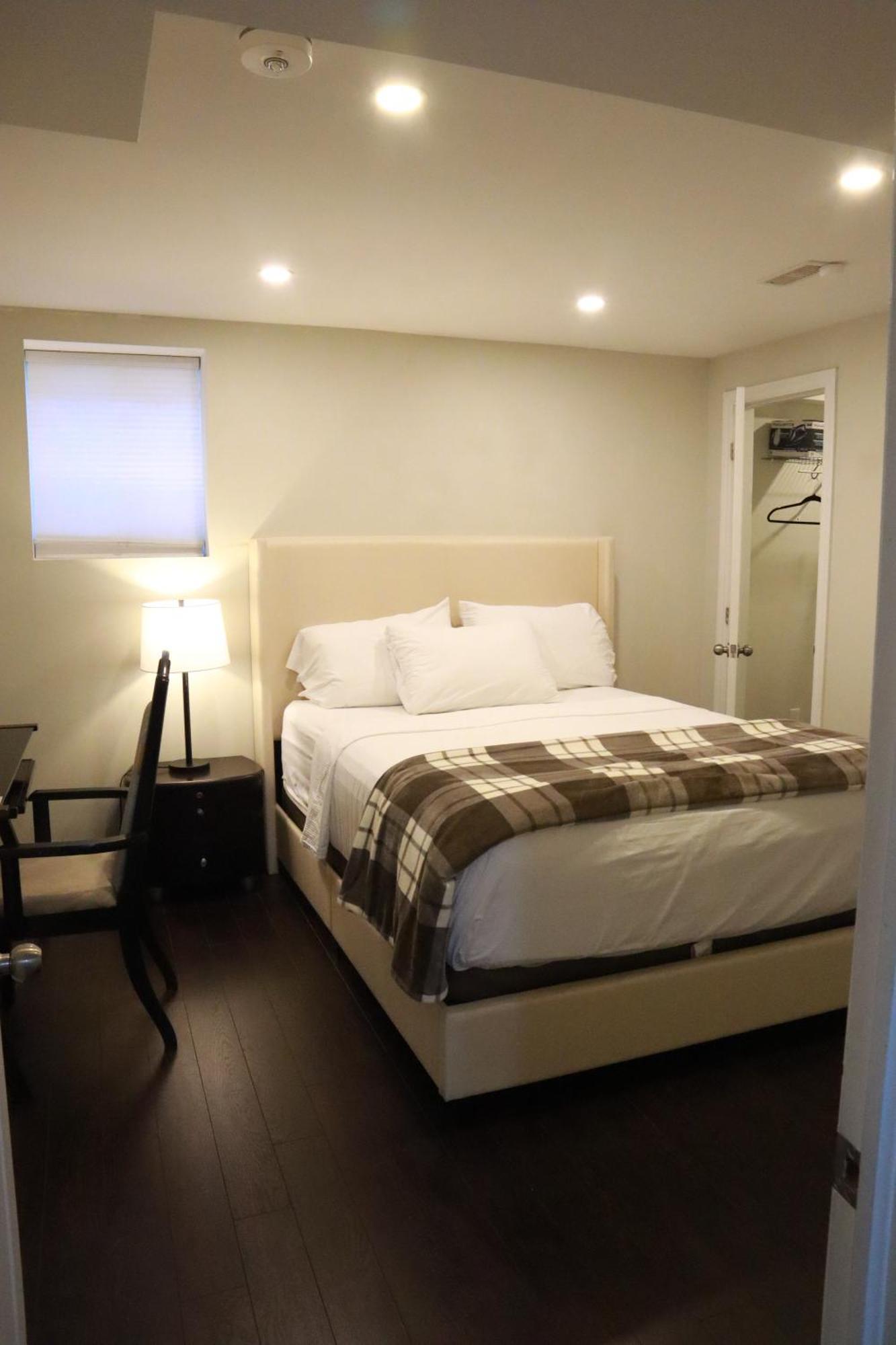 Stunning Furnished 2Bedroom/2Washroom Apartment Brampton Exteriör bild