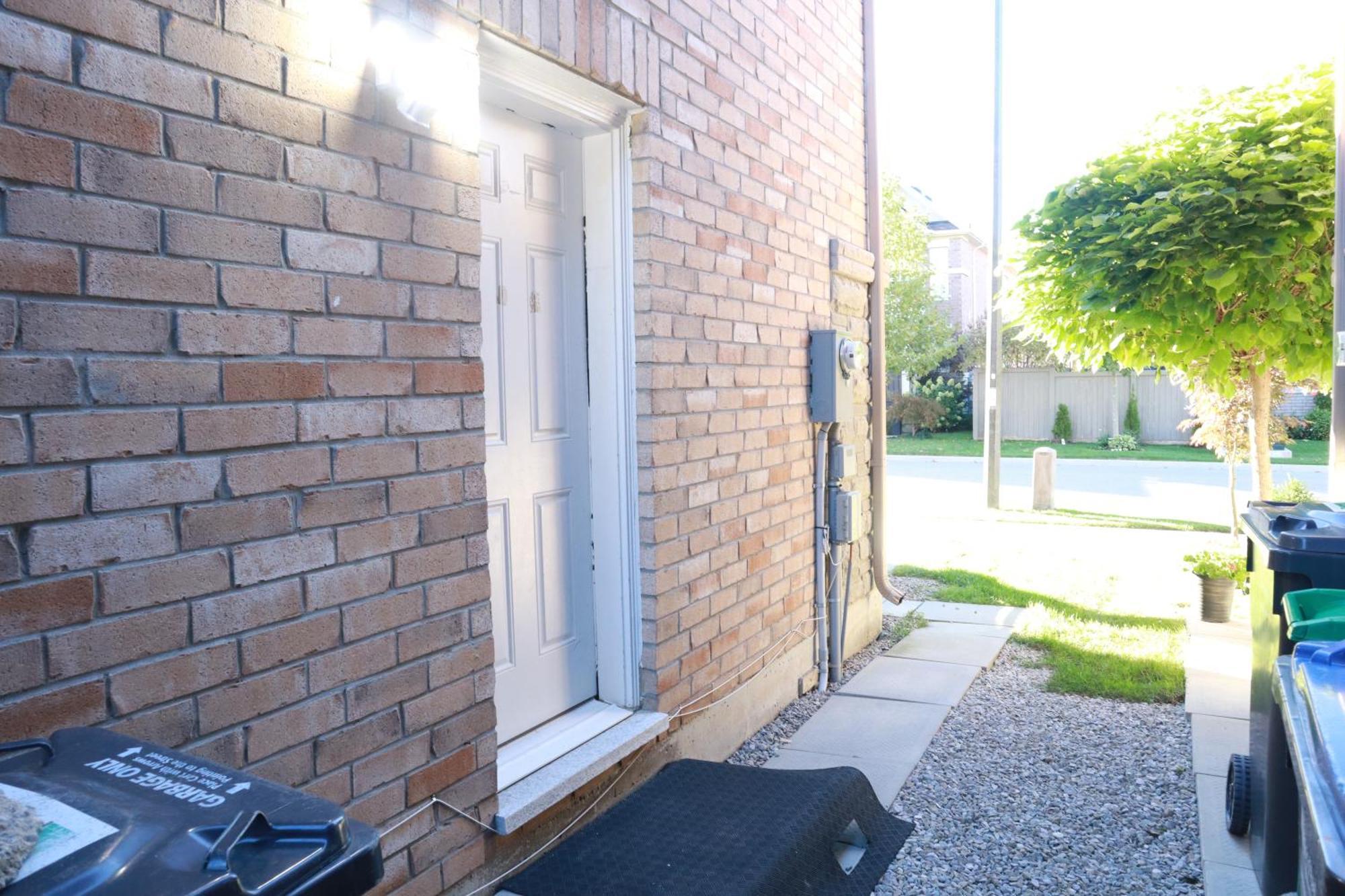 Stunning Furnished 2Bedroom/2Washroom Apartment Brampton Exteriör bild