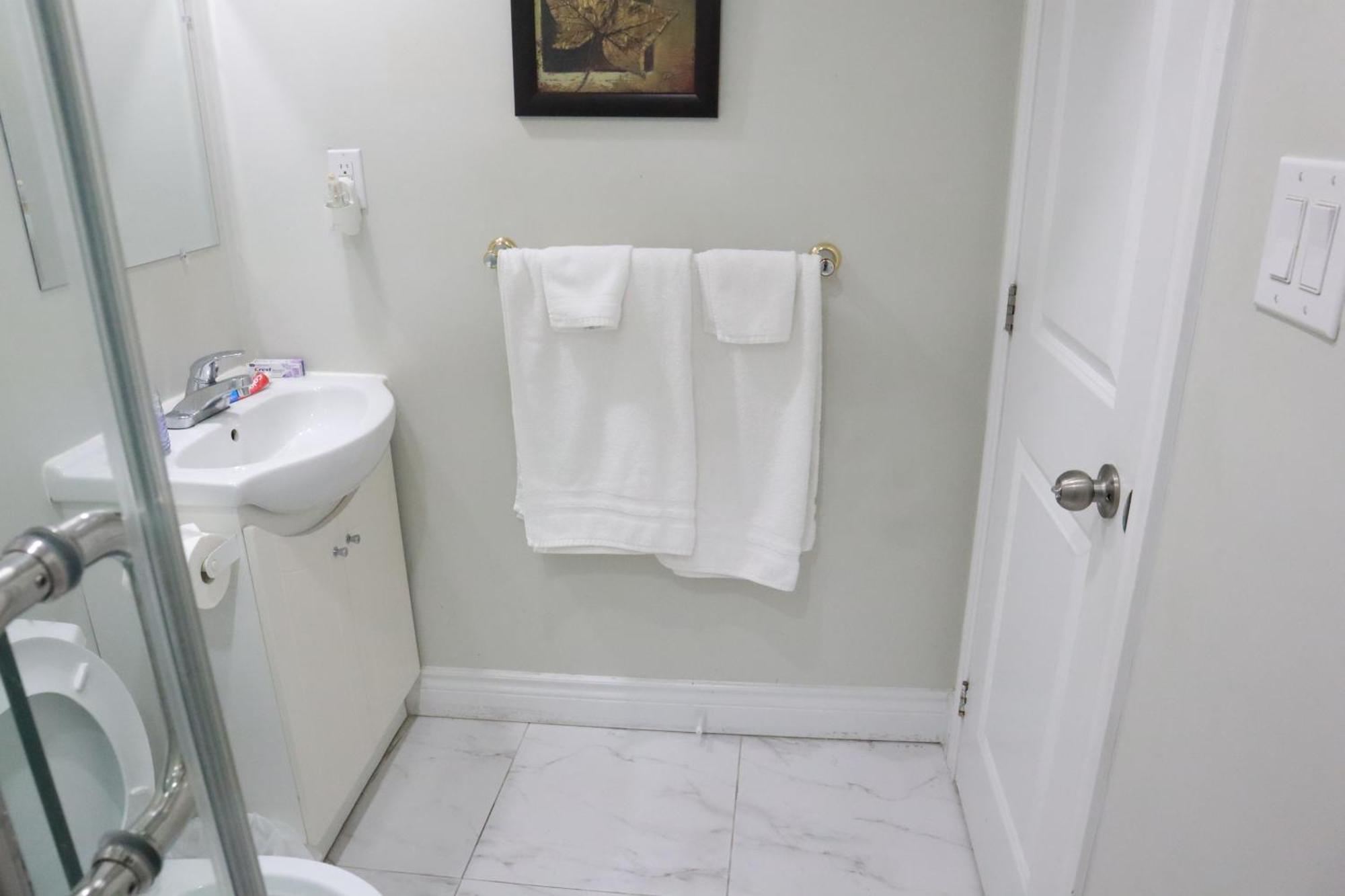 Stunning Furnished 2Bedroom/2Washroom Apartment Brampton Exteriör bild