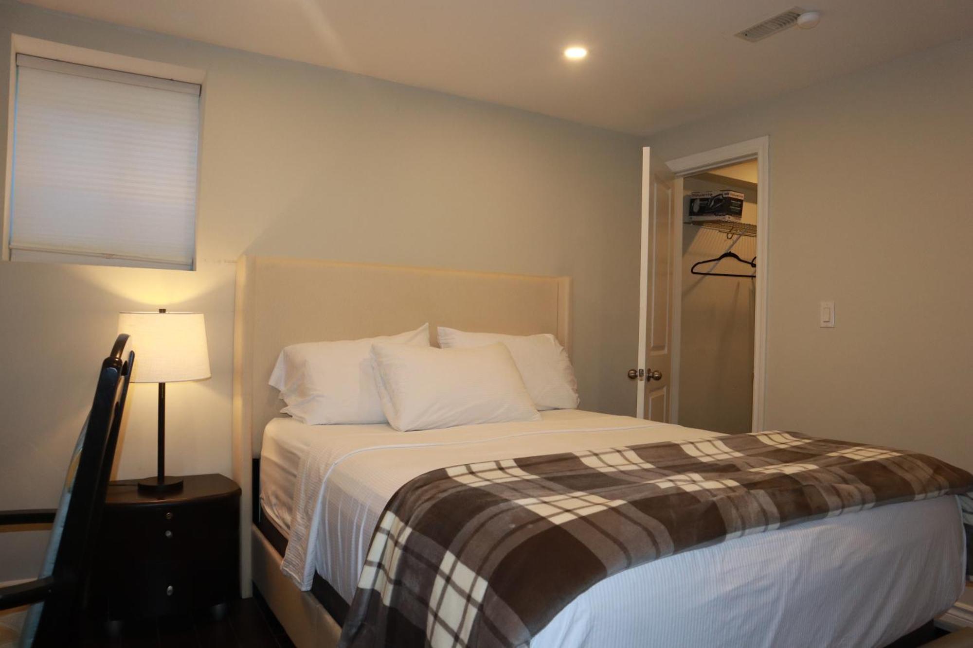 Stunning Furnished 2Bedroom/2Washroom Apartment Brampton Exteriör bild
